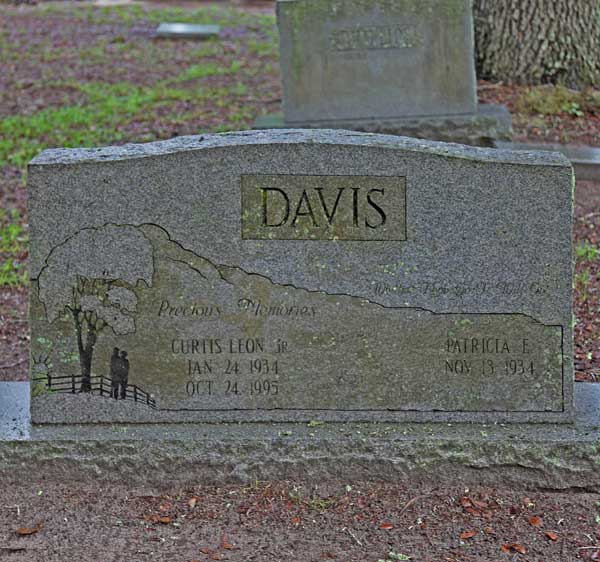 Curtis Leon & Patricia E. Davis Gravestone Photo