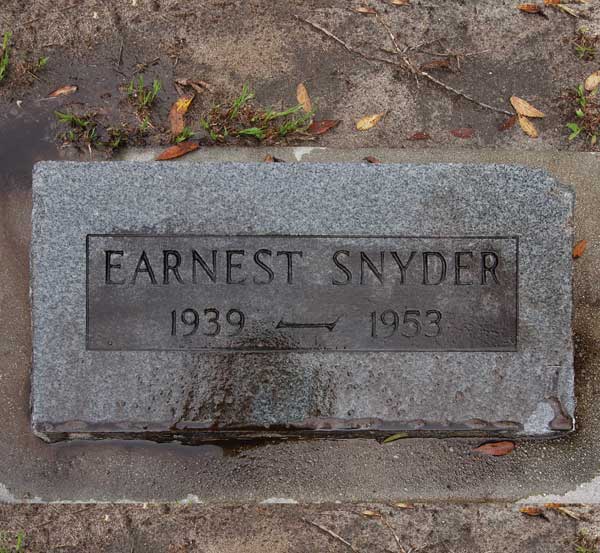 Earnest Snyder Gravestone Photo