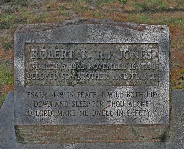 Robert T Jones Gravestone Photo