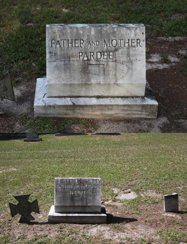 Father and Mother Pardee Gravestone Photo