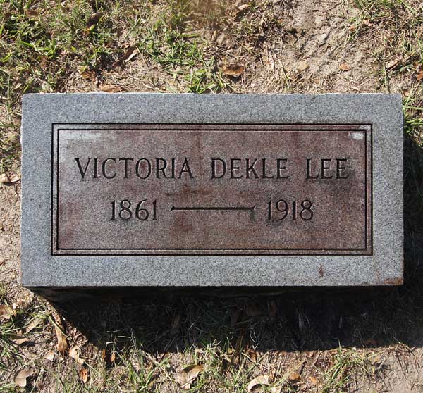 Victoria Dekl Lee Gravestone Photo