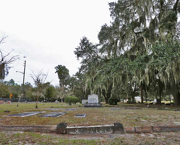 H. E. Taylor Gravestone Photo