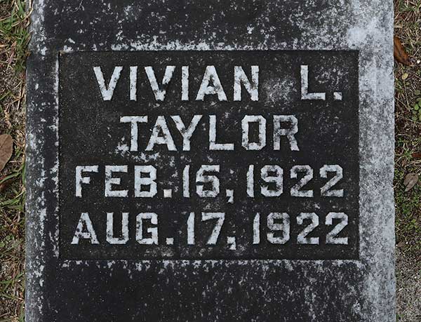 Vivian L. Taylor Gravestone Photo