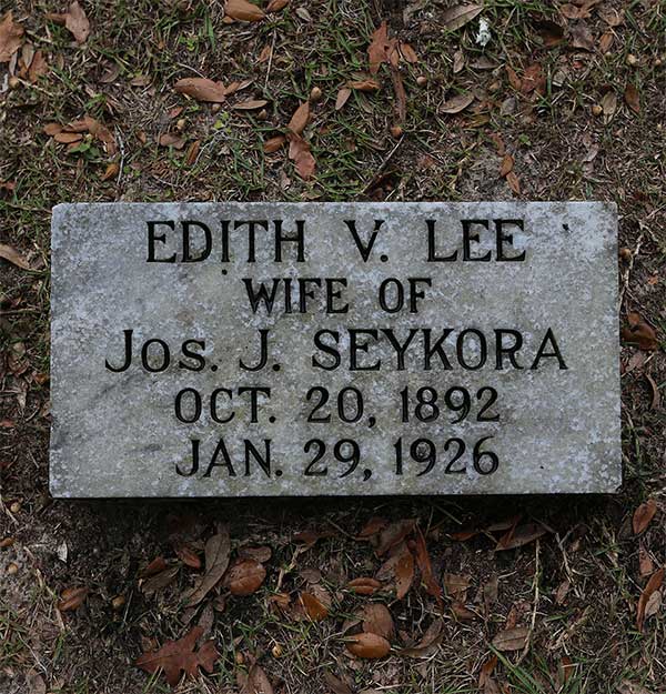 Edith V. Lee Seykora Gravestone Photo