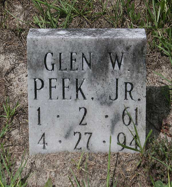 Glen W. Peek Gravestone Photo