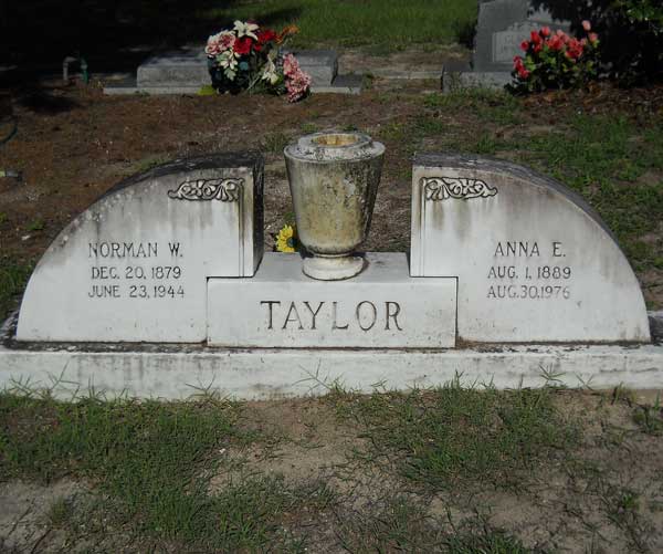 Norman W. & Anna E. Taylor Gravestone Photo