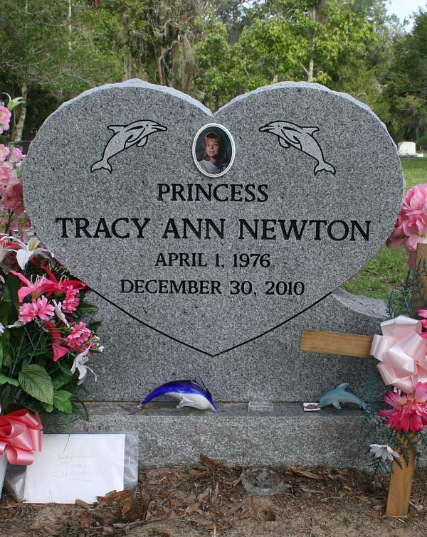 Tracy Ann Newton Gravestone Photo