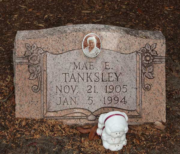 Mae E. Tanksley Gravestone Photo