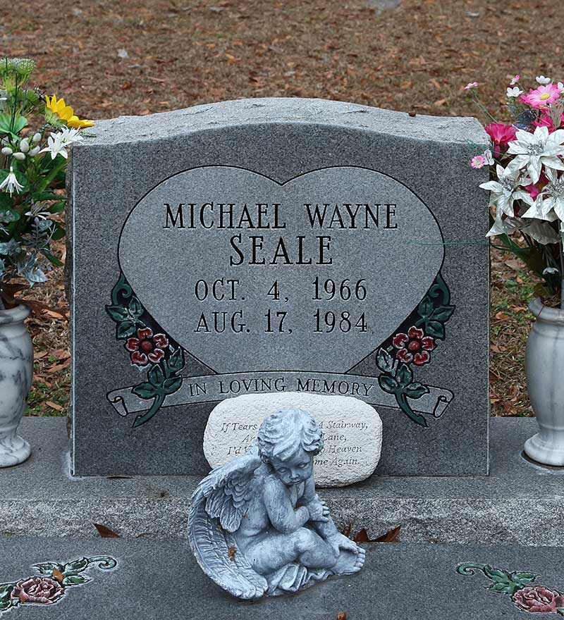 Michael Wayne Seale Gravestone Photo