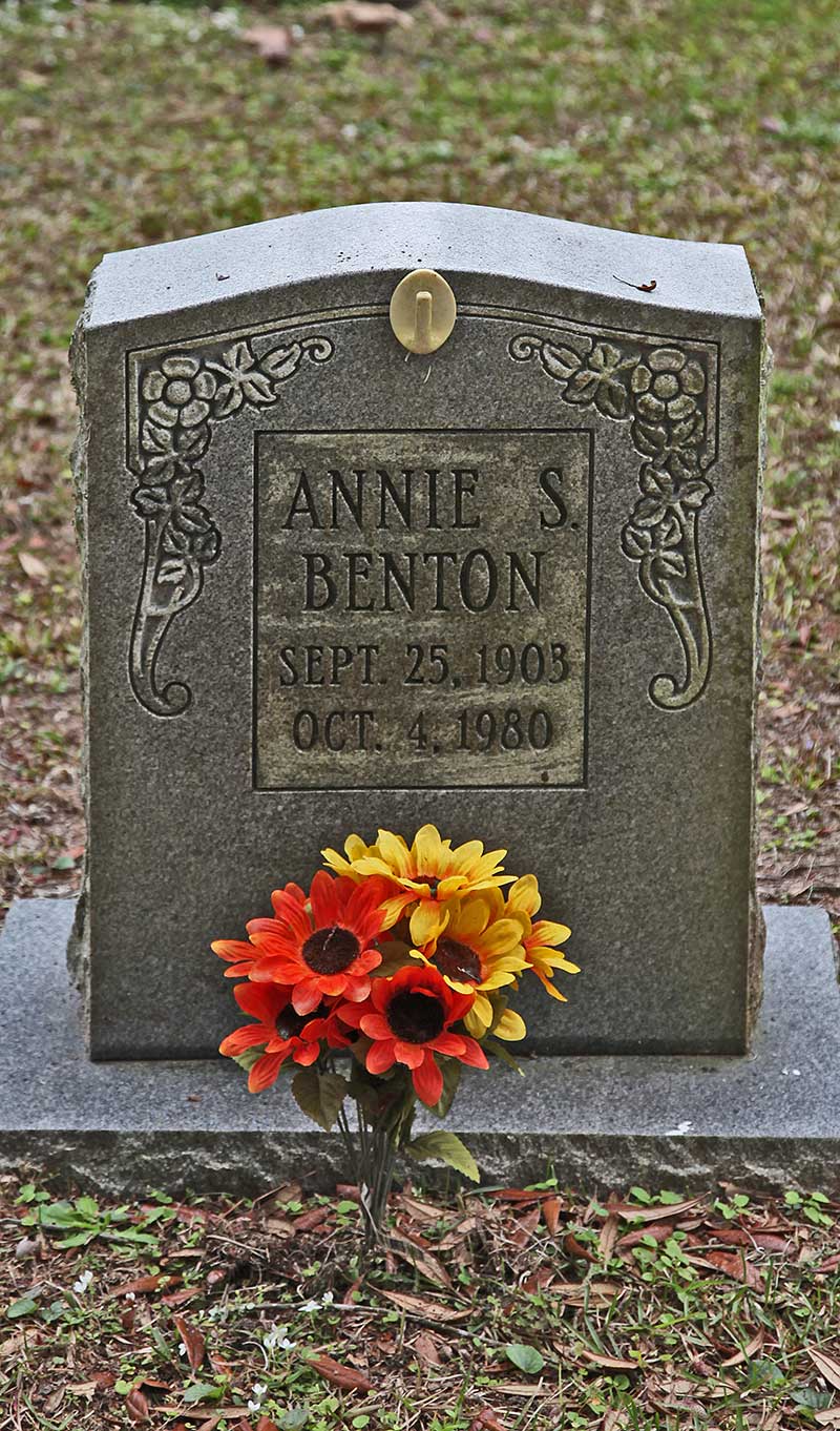 Annie S Benton Gravestone Photo