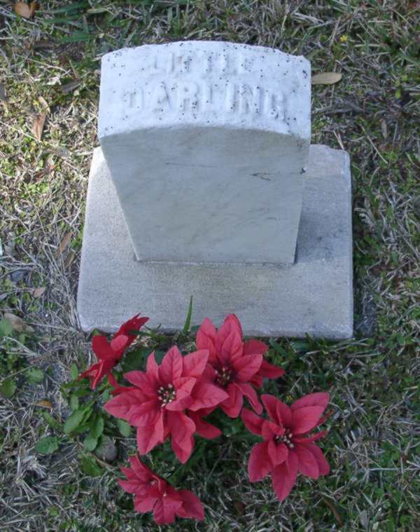 Little Darling Unknown Gravestone Photo