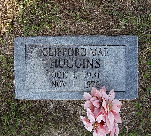 Clifford Mae Huggins Gravestone Photo