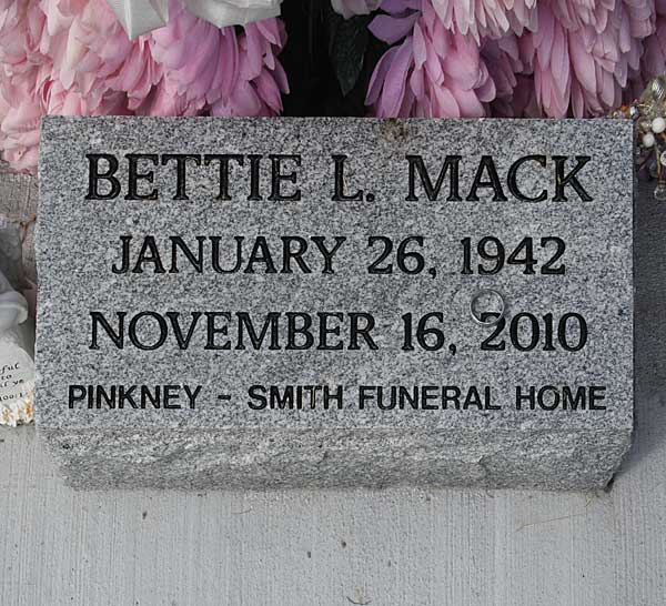 Bettie L. Mack Gravestone Photo