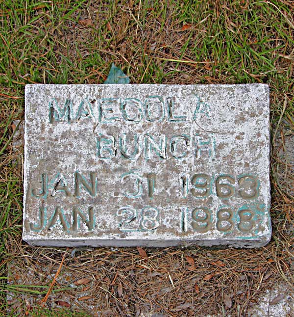 Maecola Bunch Gravestone Photo