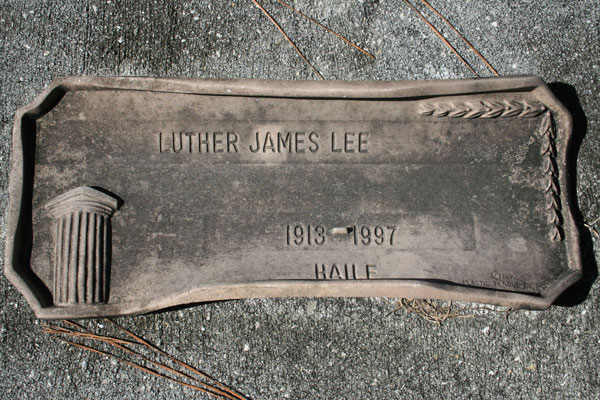 LUTHER JAMES LEE Gravestone Photo