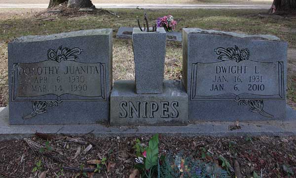 Dorothy Juanita & Dwight L. Snipes Gravestone Photo
