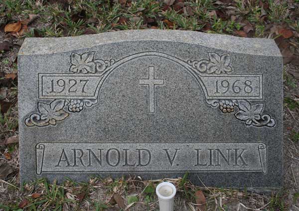 Arnold V. Link Gravestone Photo