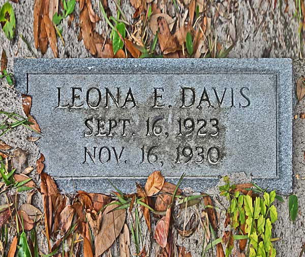 Leona E. Davis Gravestone Photo