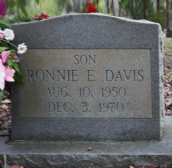 Ronnie E. Davis Gravestone Photo