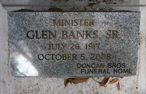 GLEN BANKS Gravestone Photo