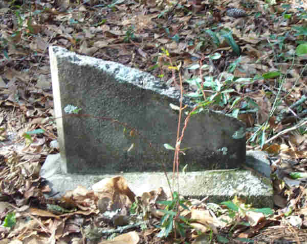  Broken Stone Gravestone Photo