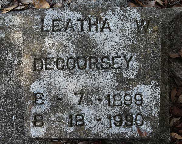 Leatha W. Decoursey Gravestone Photo