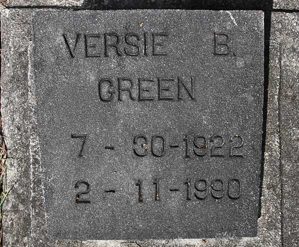 versie B. Green Gravestone Photo
