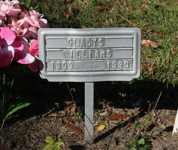 GLADYS WILLIAMS Gravestone Photo