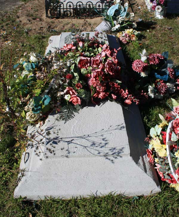 Unknown Gravestone Photo