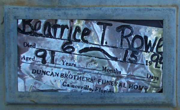 Beatrice Rowe Gravestone Photo