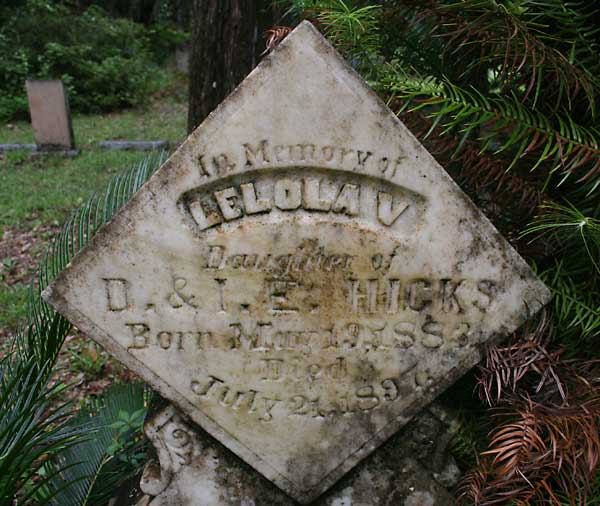 Lelola V. Hicks Gravestone Photo