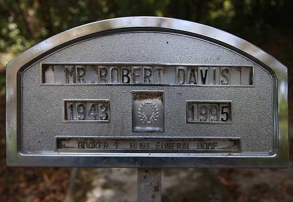 Robert Davis Gravestone Photo