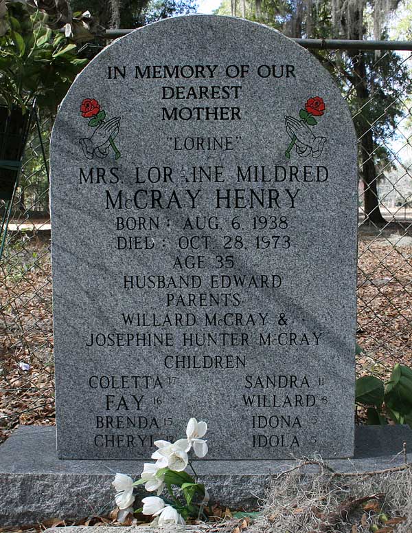 Mrs. Loraine Mildred McCray Henry Gravestone Photo