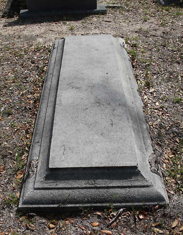  UNKNOWN VAULT Gravestone Photo