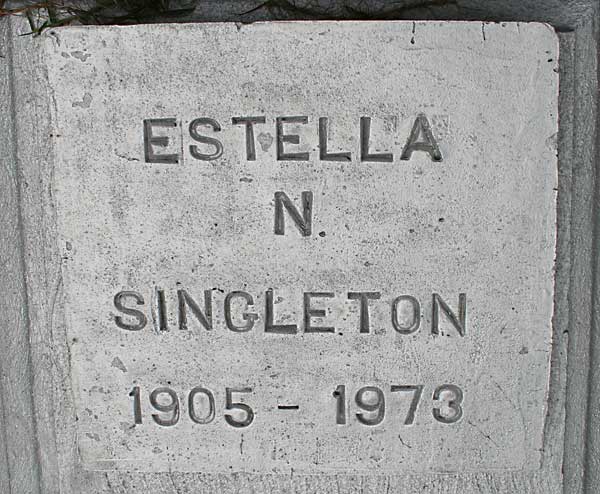 ESTELLA N. SINGLETON Gravestone Photo