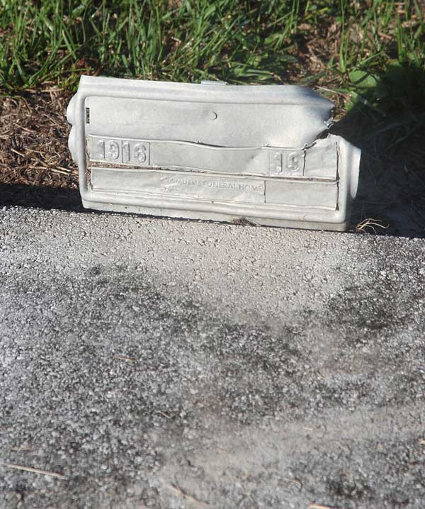 Unknown  Gravestone Photo