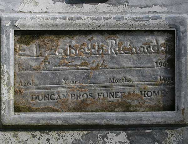 Elizabeth Richards Gravestone Photo