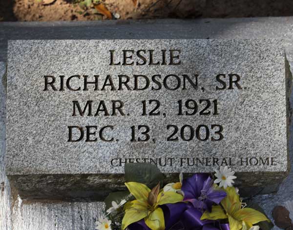 Leslie Richardson Gravestone Photo