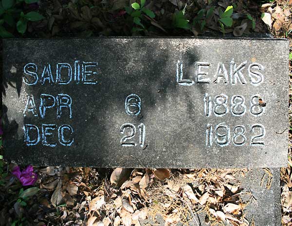 Sadie Leaks Gravestone Photo