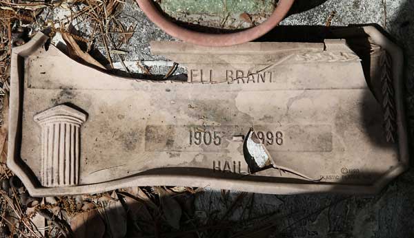 ??ell Brant Gravestone Photo